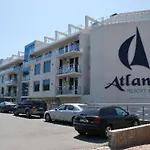 Atlantis & 4 Swimming Pools & & *