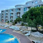 Atlantis & 4 Swimming Pools & & 公寓