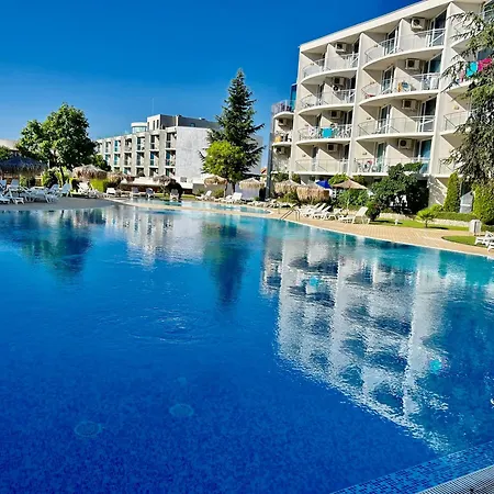 Atlantis Resort&4 Swimming Pools&spa&апартамент Бургас