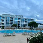 Atlantis & 4 Swimming Pools & & *