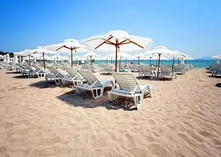 Atlantis & 4 Swimming Pools & & Apartman *