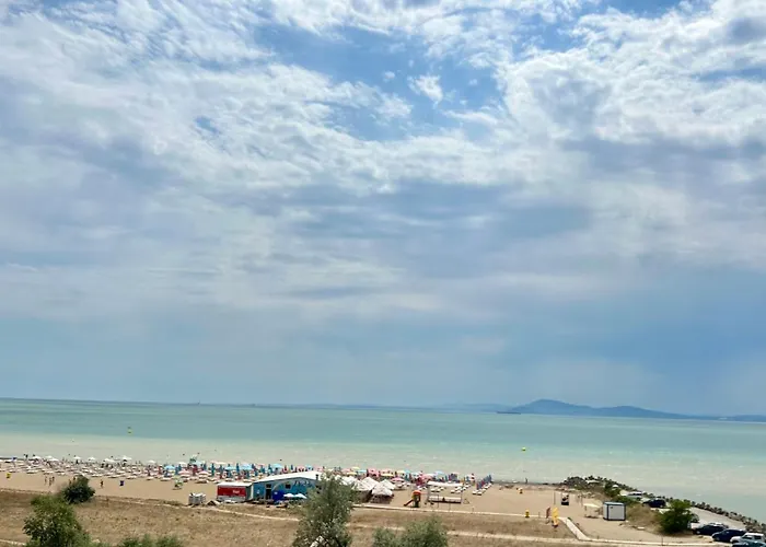 Atlantis & 4 Swimming Pools & & *