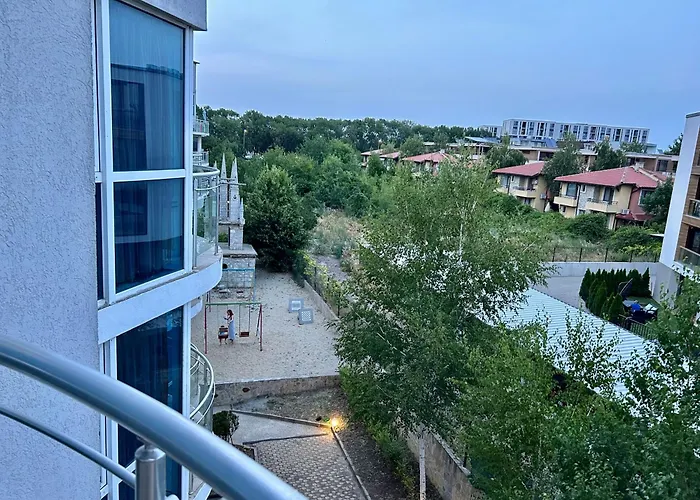 Atlantis & 4 Swimming Pools & & *