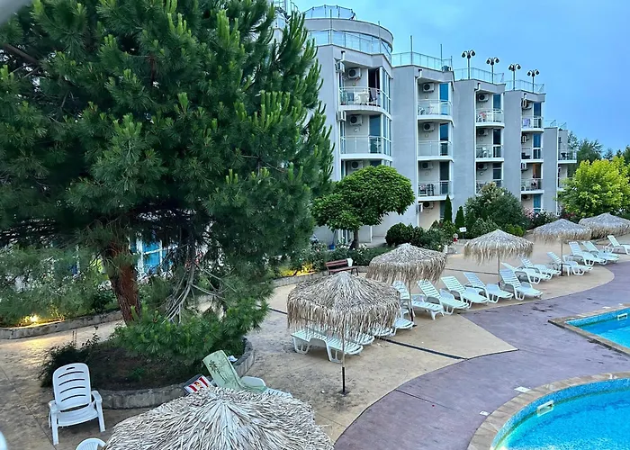 Atlantis & 4 Swimming Pools & & דירה *